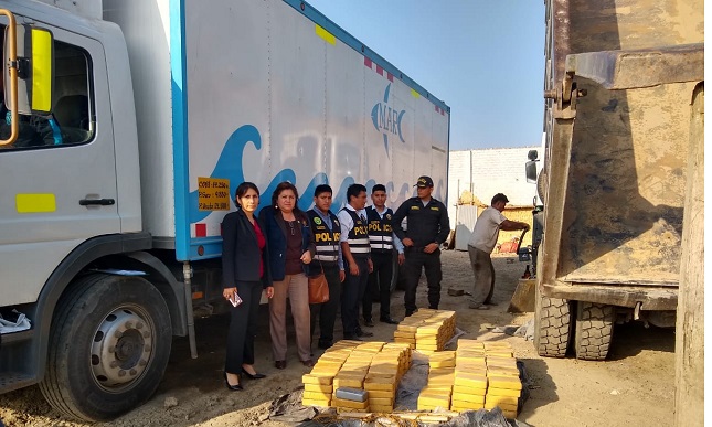 Hallan 374 paquetes de cocaína en volquete en Huarmey