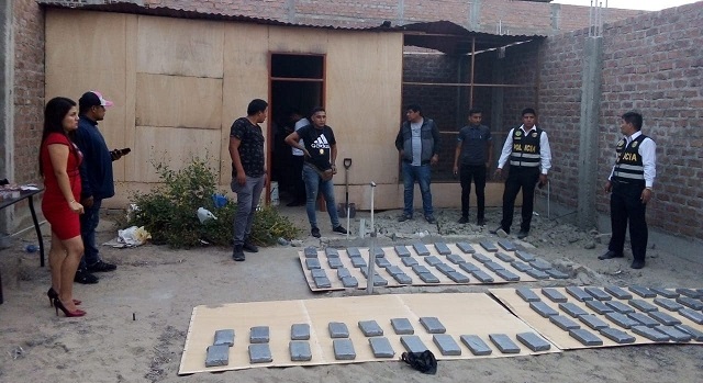 Dinandro culmina operativo y descubre más de 400 kilos de alcaloide de cocaína en Nuevo Chimbote