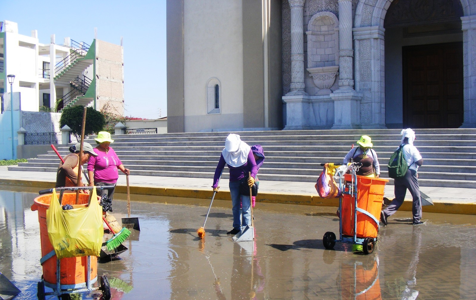 Desborde de canal de regadío causó gran aniego en Nuevo Chimbote