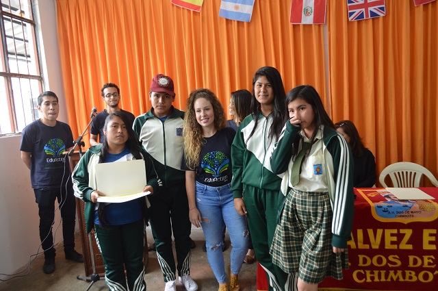 Voluntarios extranjeros compartieron conocimientos con mil escolares de Chimbote