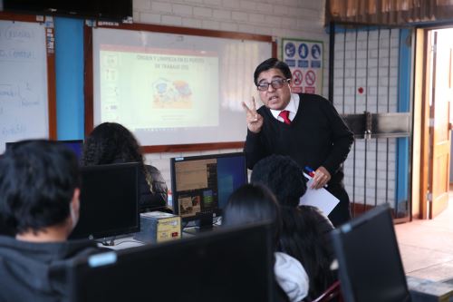 Comisión de Educación aprobó 17 dictámenes a favor de maestros y estudiantes