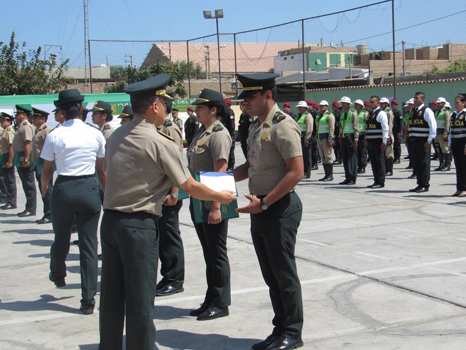 Reconocen la labor de 30 efectivos policiales de  diferentes comisarías de Chimbote
