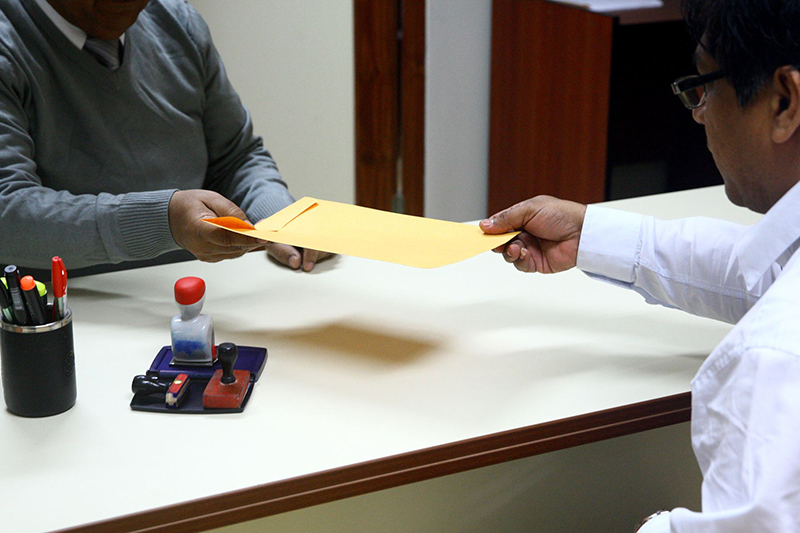 Egresados demoran de tres a seis meses para encontrar trabajo