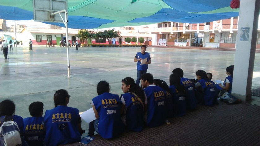 Chimbote: jóvenes observadores de Transparencia cumplen un rol importante en comicios