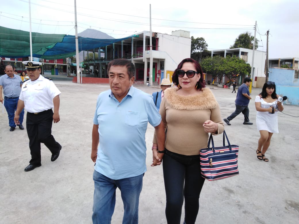 Candidato Juan Rebaza emitió su voto en la I.E. Inmaculada de  la Merced