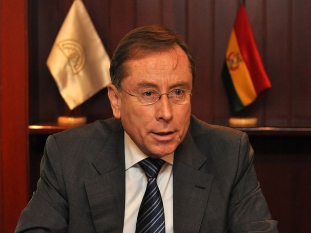 Ecuador respalda a su embajador en Perú tras agresión a damas peruanas