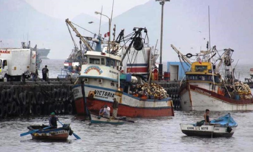  Embarcaciones industriales podrán pescar desde las 5 millas