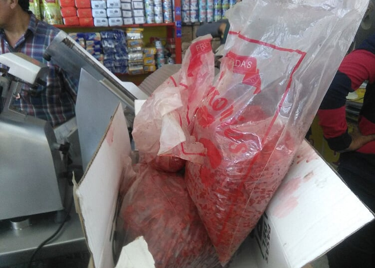 Chimbote: Municipio multa a tienda de embutidos por vender productos caducos  