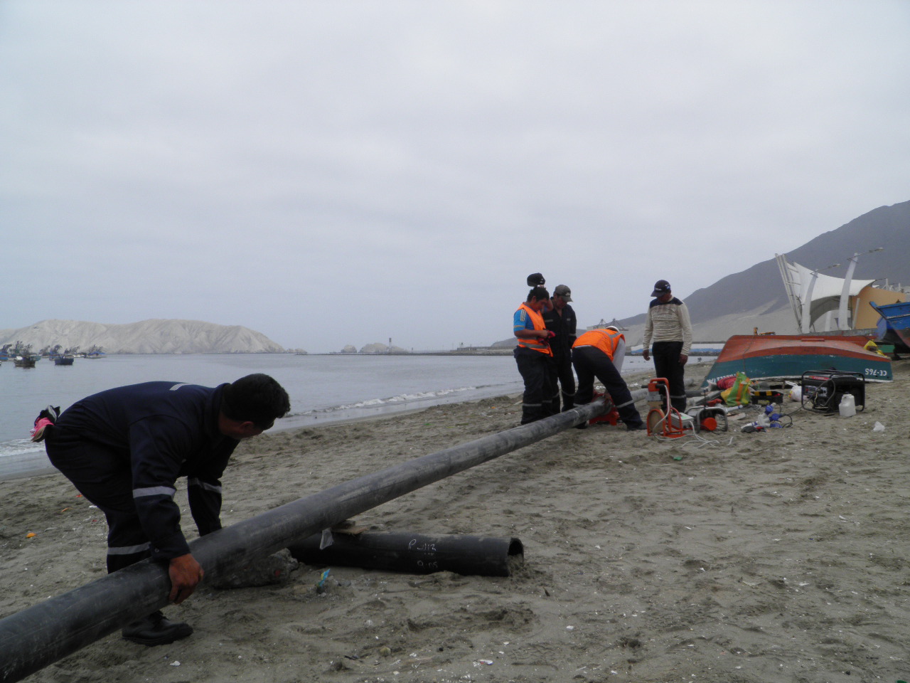 Chimbote: Inician instalación de emisor submarino del desembarcadero artesanal