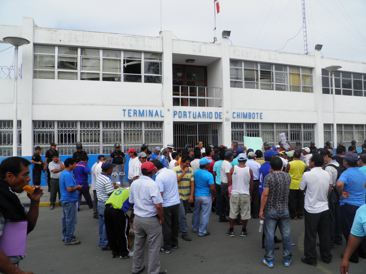 Chimbote: Estibadores exigen retiro de gerente y administrador de Enapu