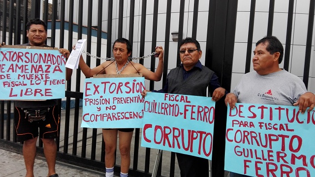 Protestan contra el fiscal que archivó denuncia contra gerente de colectivo en Chimbote