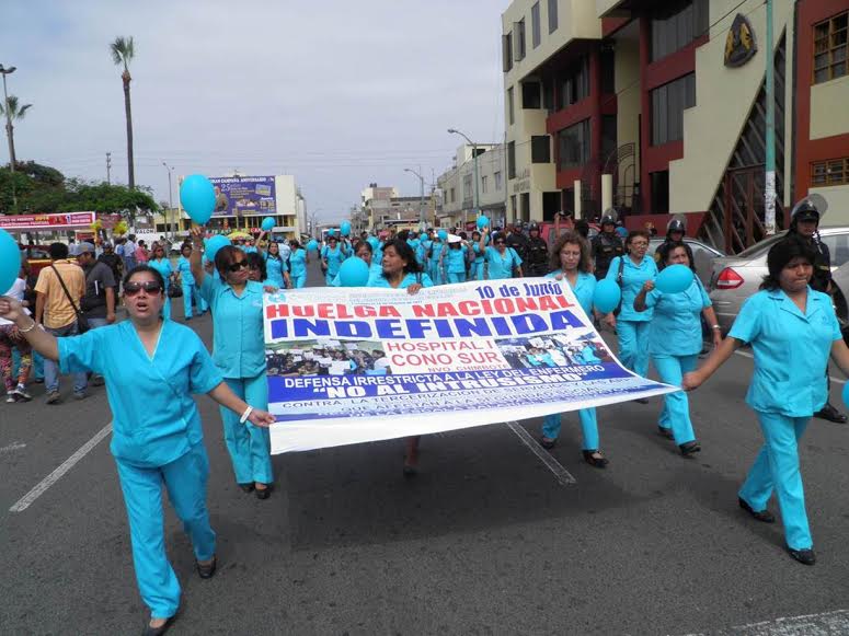 Enfermeras del hospital III de  EsSalud volvieron a las calles a protestar