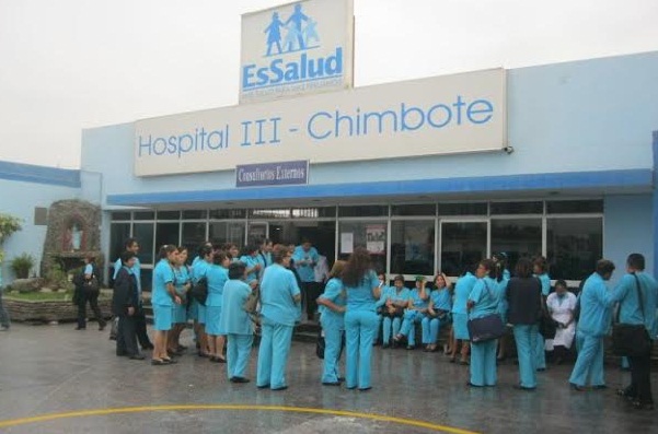  Enfermeras del hospital III de EsSalud se sumaron a huelga nacional indefinida     