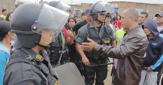  Comerciantes de mercado Dos de Mayo se enfrentan y generan pánico en el público   
