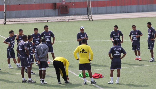  Navarro estuvo como técnico interino de Gálvez, pero mañana llega Solano