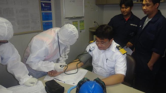  Sanidad Marítima de Chimbote recibe trajes especiales para atención de casos de ébola