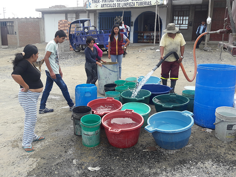 Chimbote: comuna provincial entrega 30 mil litros de agua en “Laderas del Sur” y pueblos aledaños