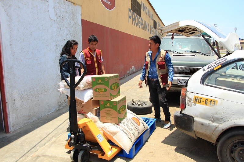Comuna inició entrega de alimentos a beneficiarios de los comedores populares de Chimbote