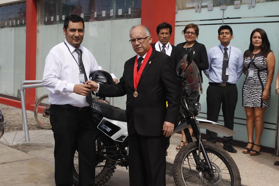 Corte del Santa entregó motocicleta para uso del Módulo de Justicia de Casma