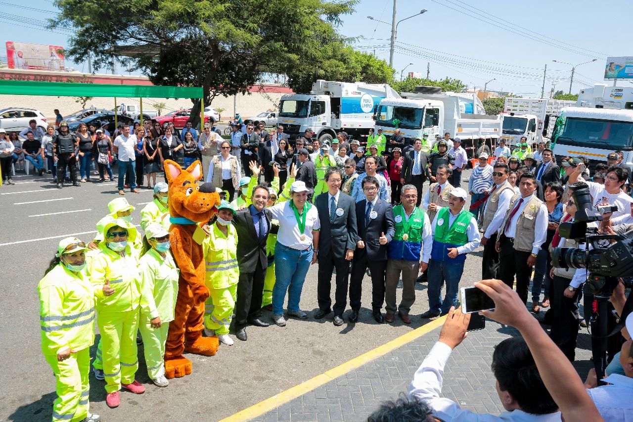 Ministra del Ambiente destaca que Nuevo Chimbote tenga el primer relleno sanitario del norte del país