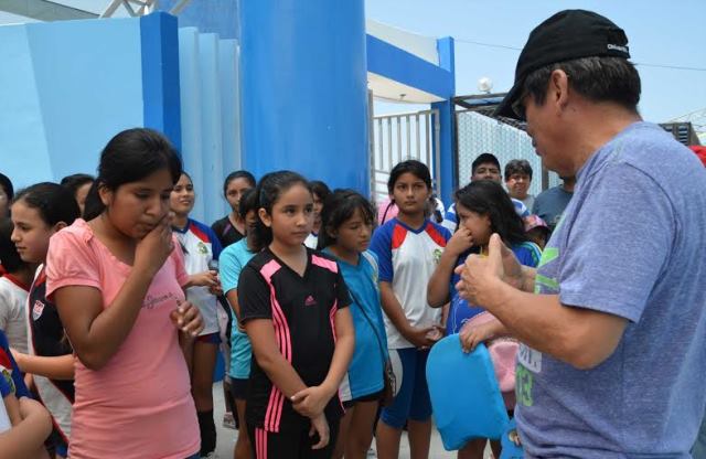 Municipio entrega bloqueador solar a niños en campaña de prevención del cáncer