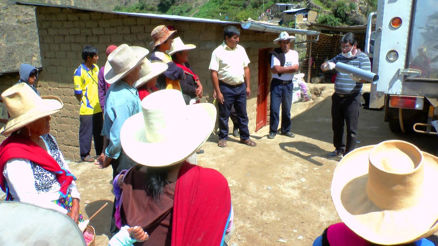  Cáceres del Perú: Entregan insumos a familias para acabar con plaga de ratas