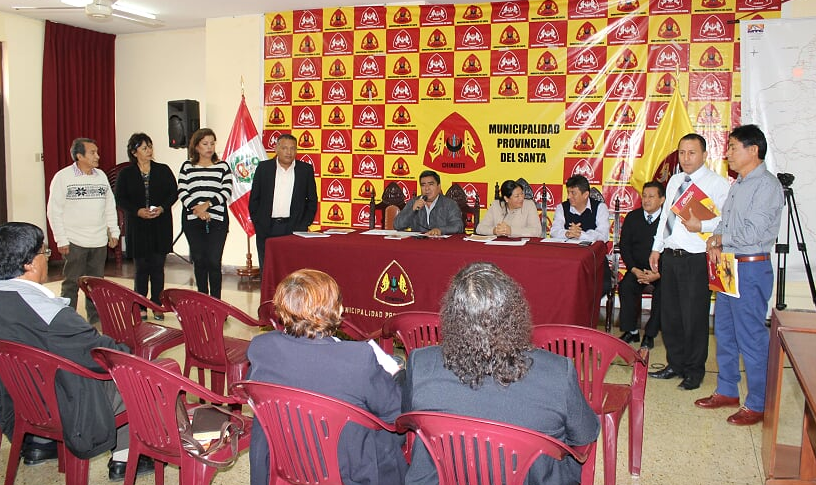 Municipalidad provincial distribuye poemario sobre la historia de Chimbote a 50 colegios 