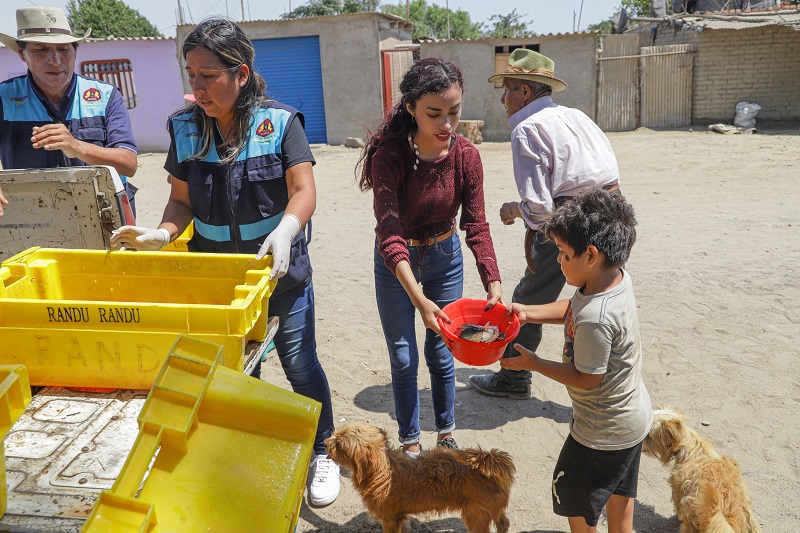 Chimbote: municipio entregó pescado en poblados de Santa Clemencia y Pampadura