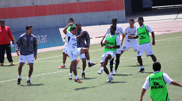 Zamora definió once que enfrentará a la U en el Monumental