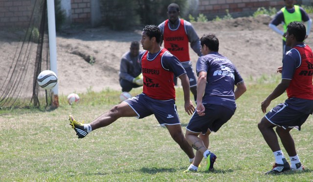 Se fueron Aponte y Barrena de Gálvez y llegaron dos juveniles de la U