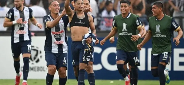 Alianza Lima está en fase de grupos de la Copa Libertadores al empatar 1-1 con Deportes Iquique