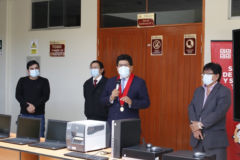 Entregan equipos de cómputo a módulo penal de la Corte de Justicia del Santa