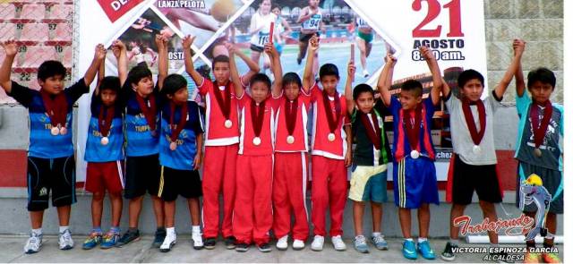 Escolares participan en campeonato de atletismo