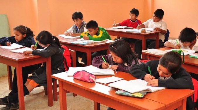 Más de dos mil colegios de 8 regiones recibirán mobiliario de programa MyPerú