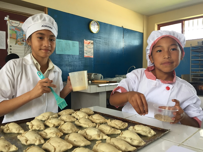Escolares de Casma aprenden a preparar empanadas de sangrecita y mejoran hábitos alimenticios