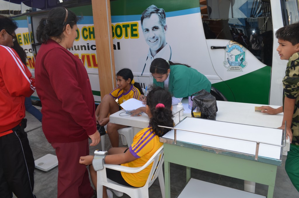  Más de 300 jóvenes deportistas reciben atención médica