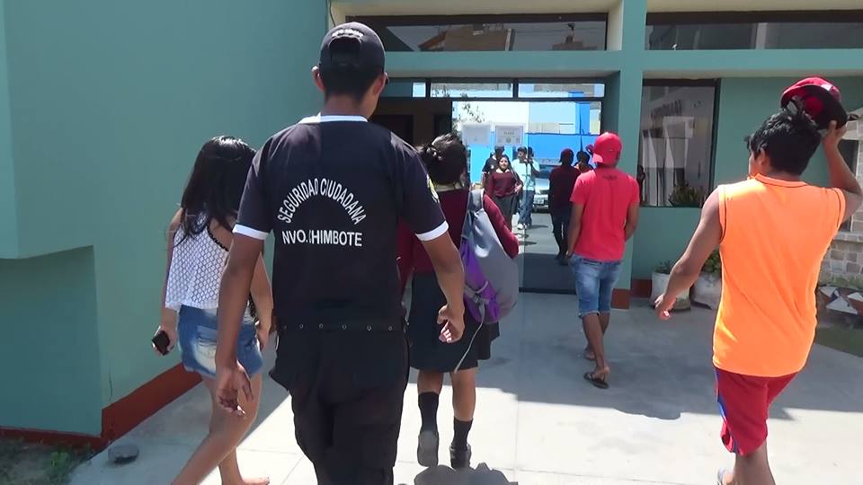 Nuevo Chimbote: Escolares intervenidas cuando se dirigían con sujetos a bordo de mototaxi