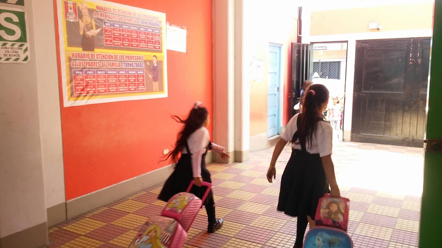 Chimbote: algunos docentes regresan a las aulas para retomar clases pese a huelga indefinida