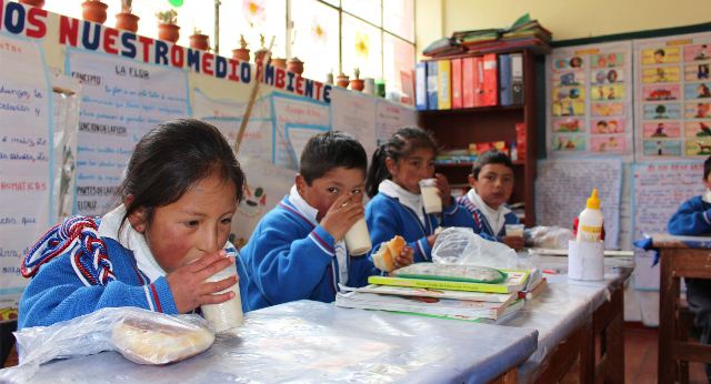 65 millones adicionales para 9 regiones que cumplieron metas educativas