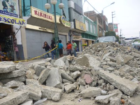 Chimbote: buscan terrenos para depositar desmontes que se dejan en la vía pública