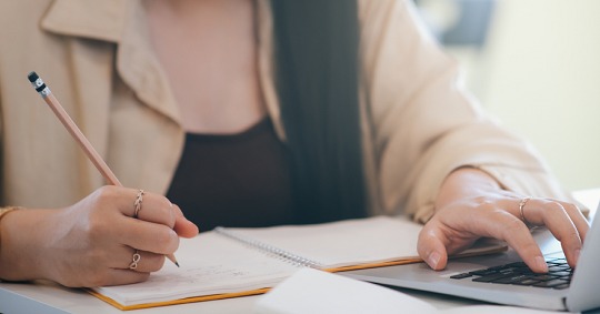 Realizan encuesta en línea sobre continuidad académica para estudiantes de universidades con licencia denegada  