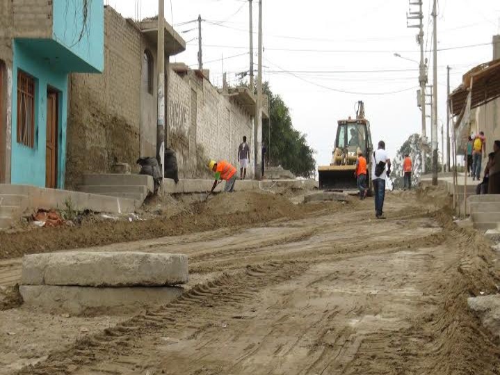 Chimbote: Moradores de “Esperanza Baja” satisfechos con obra de pistas 