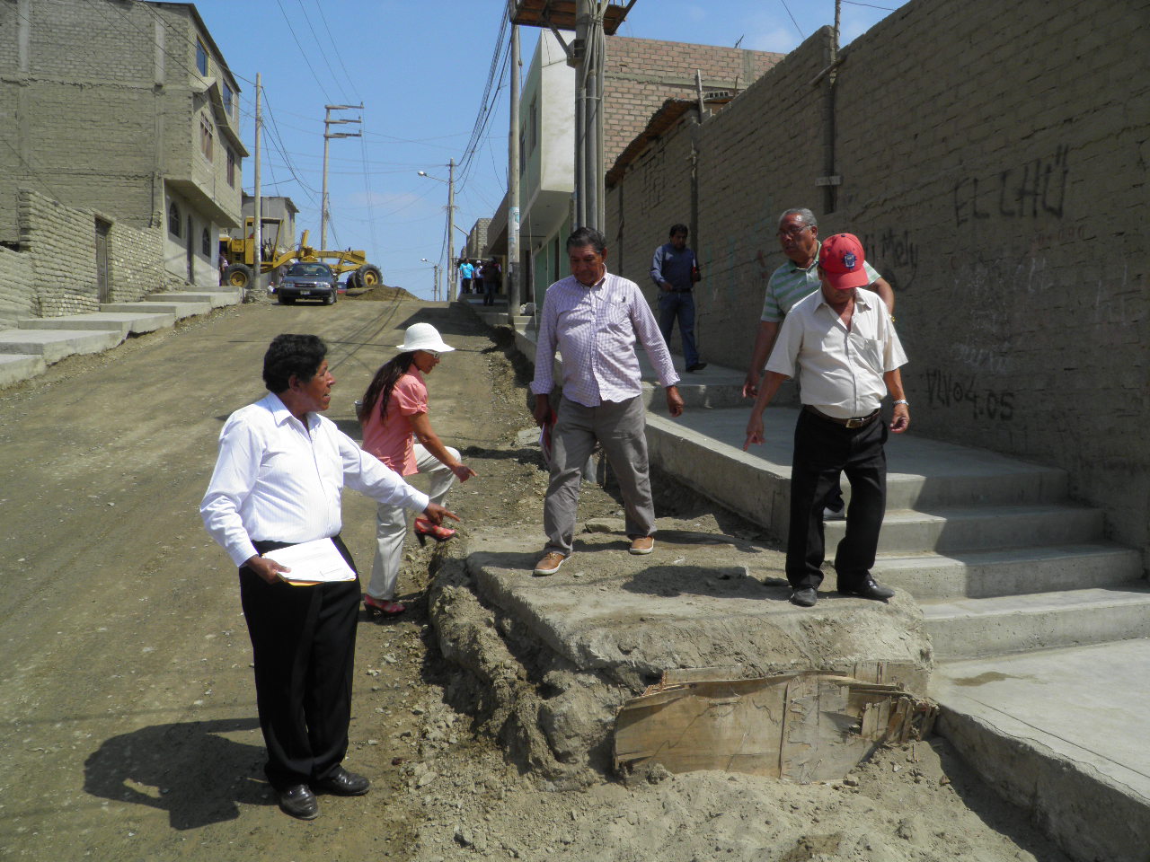 Chimbote: En “Esperanza Baja" exigen que Telefónica acondicione buzón de cables