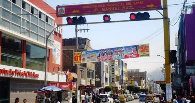 Falso contacto en transformador de distribución dejó sin luz al centro de Chimbote