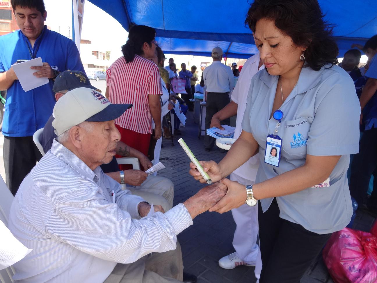 EsSalud en Chimbote promueve la medicina complementaria