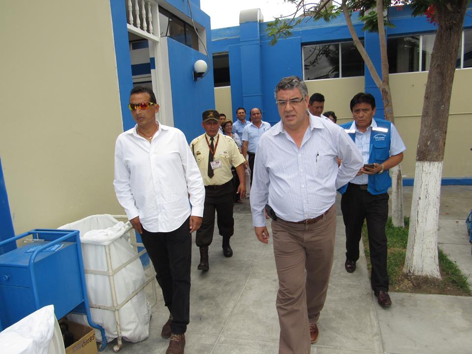Presidente ejecutivo de EsSalud inspecciona hospital III de Chimbote