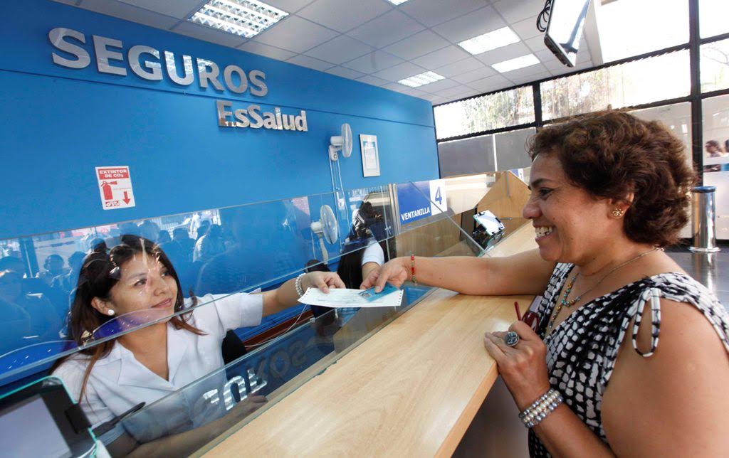 EsSalud anuncia que reducirá a 72 horas pagos por sepelios