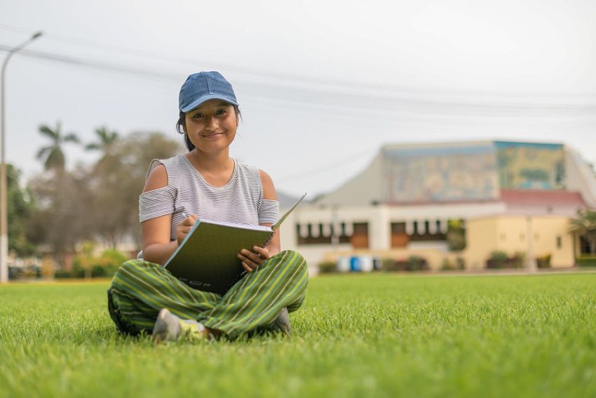 Becarios podrán adelantar cursos en el verano con financiamiento del Pronabec