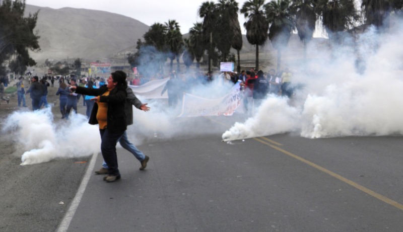 Con gas lacrimógeno dispersaron a estatales que protestaron en la Panamericana Norte