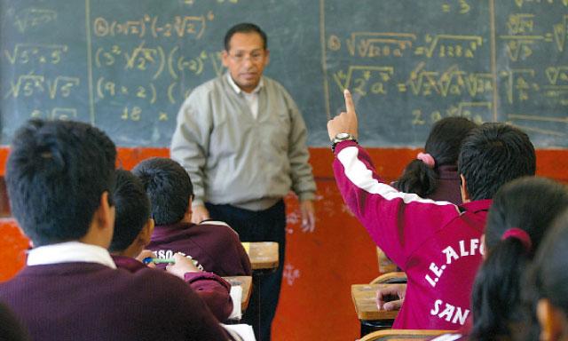 Docentes contratados en colegios públicos recibirán bono desde agosto